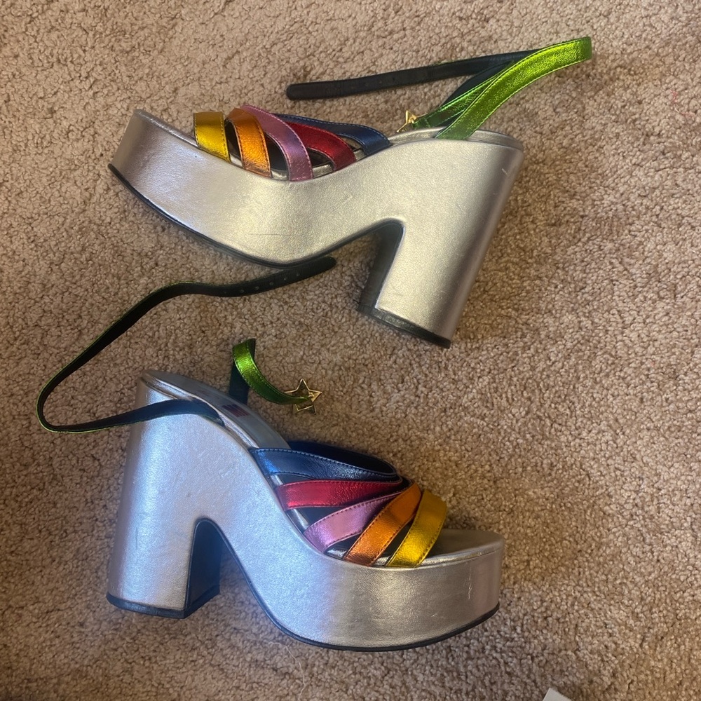 Rainbow Straps Silver leather Platform heels .